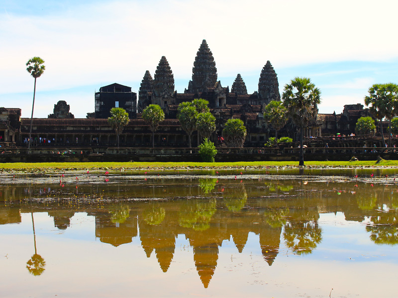 Mix temple and golf during your golf Cambodia holiday