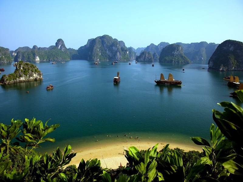 Hop on a Ha Long Bay cruise on your Vietnam holiday