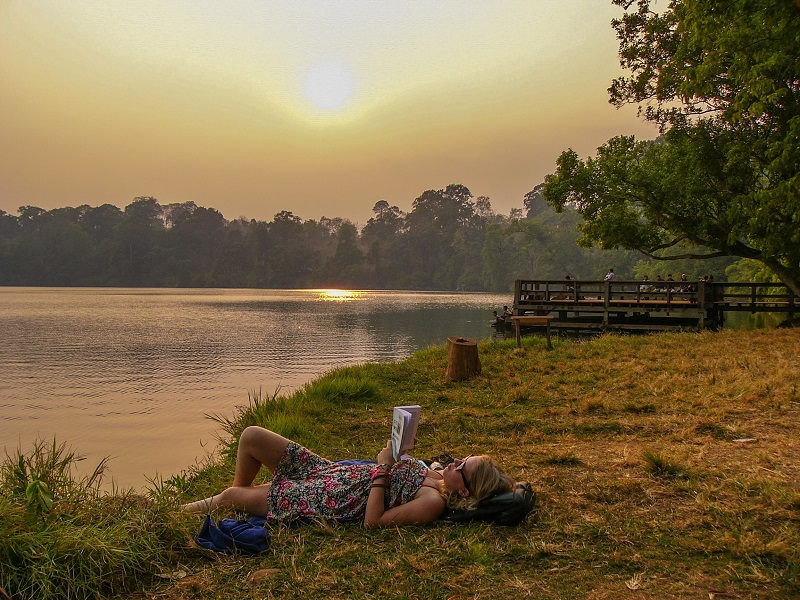 Woman reading by the Yaek Lom Lake