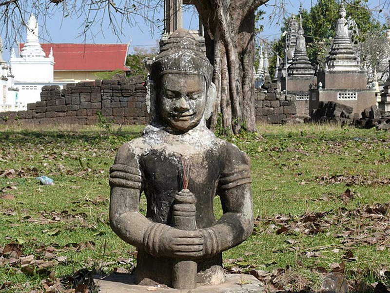Buddhist statue in Kampong Cham