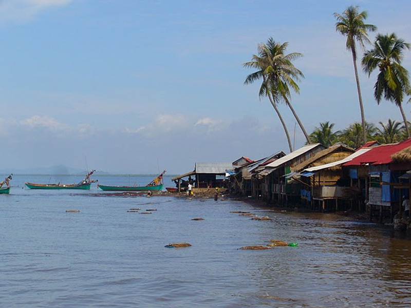 Fishing community in Kep