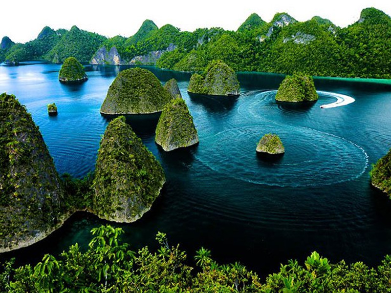 Explore scenic Irian Jaya on your Indonesia holiday