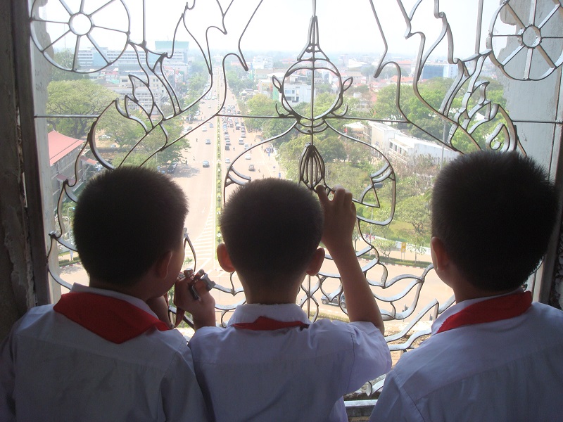 Boys looking out the top of the Patuxai Manument