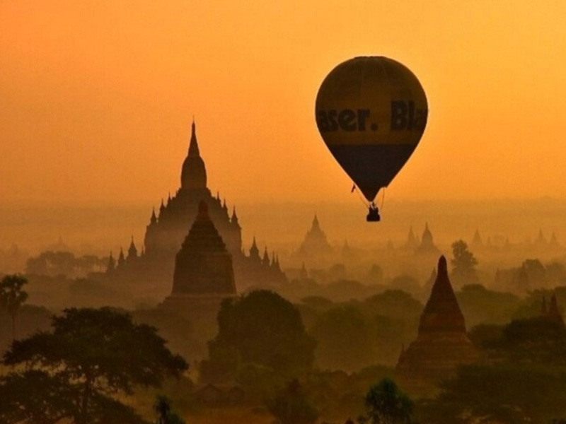 An air balloon ride in bagan