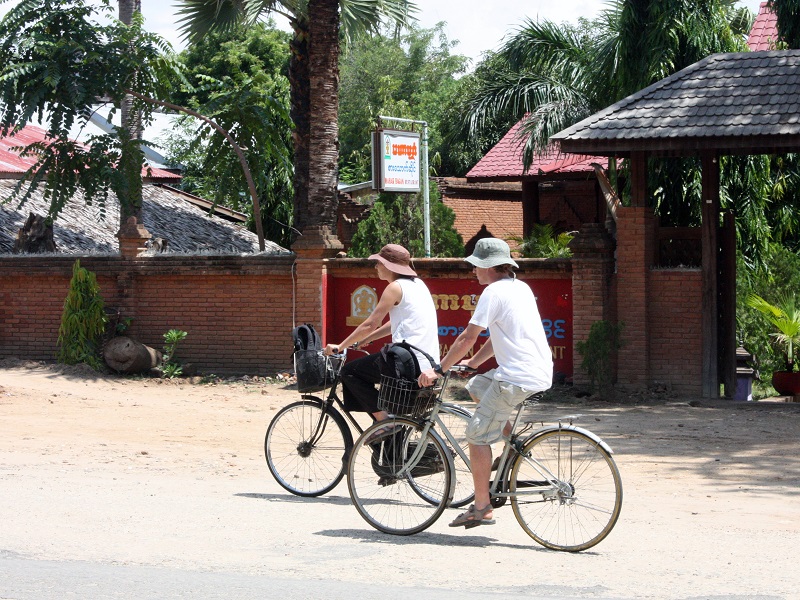 Cycle around Bagan