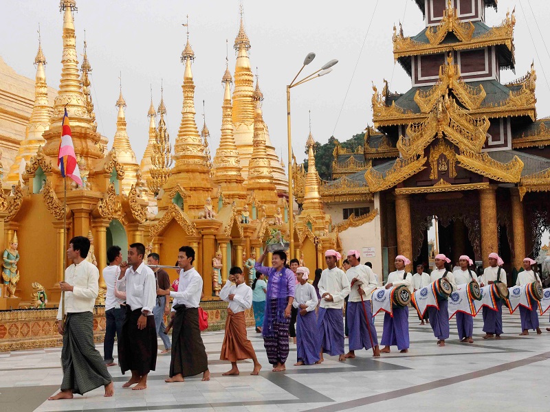 The glittering Shwedagon Pagoda