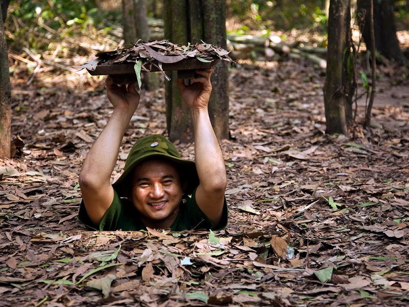 Guide stepping inside a tunnel