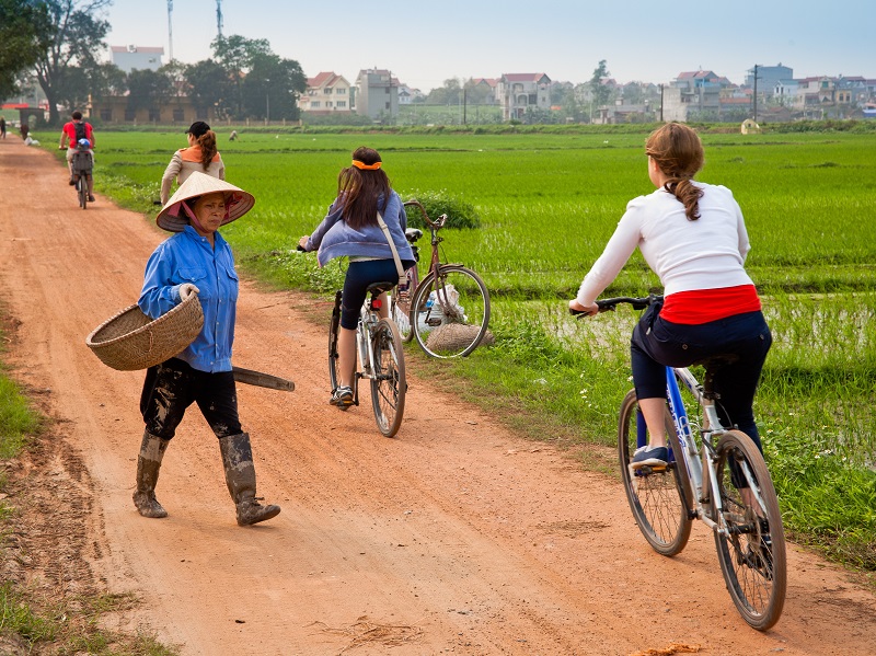 Cycle to the Tra Que Village