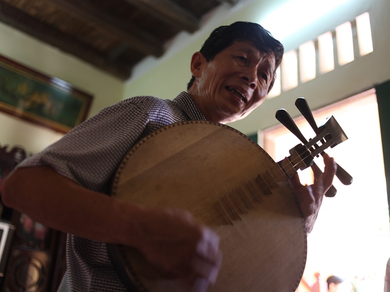 Local mucisian of Dinh Bang Village