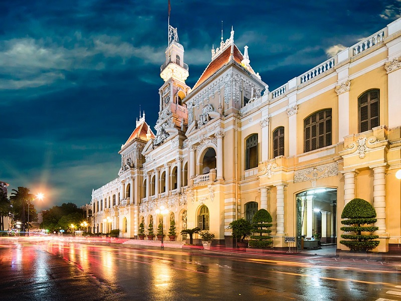 Ho Chi Minh City Hall at night