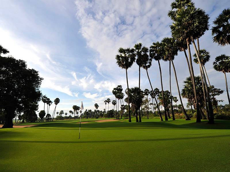 Get away on a golf holiday with Play golf Asia.