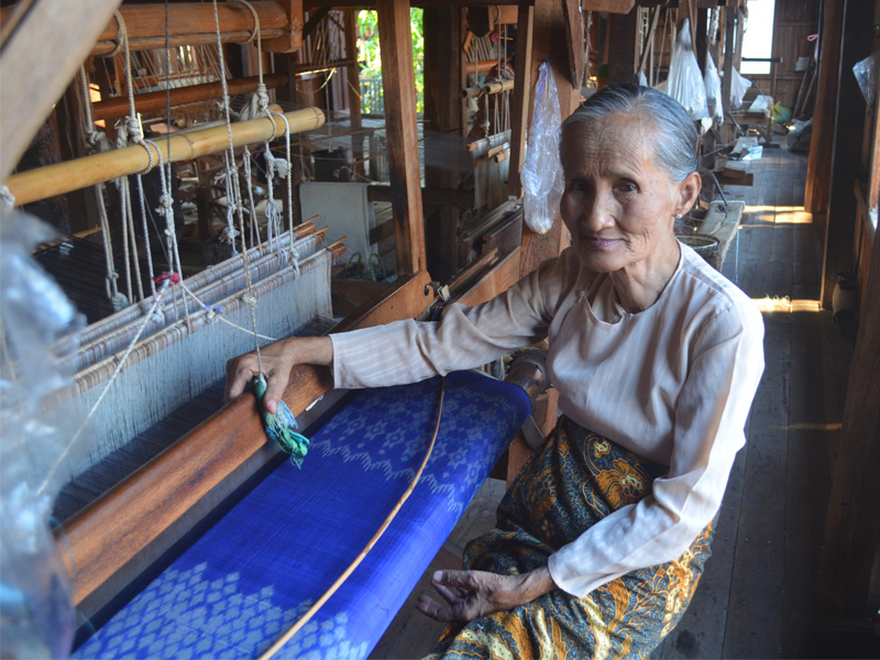 Visit the floating Silk Weaving factory of Inle Lake