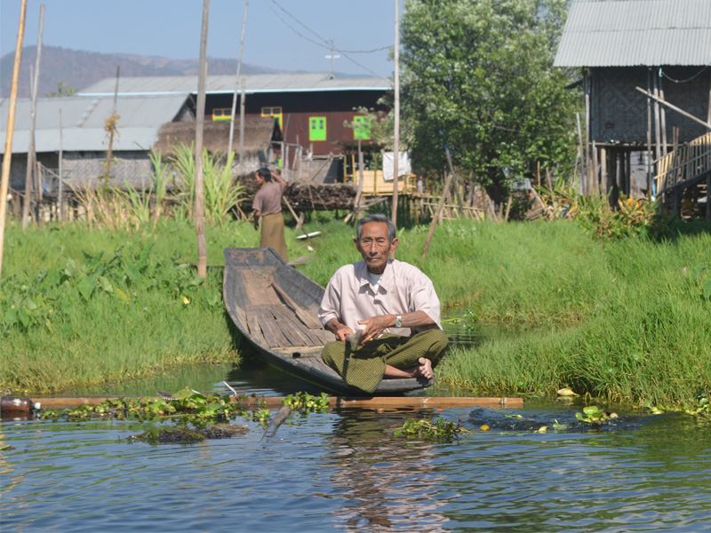 Discover the floating gardens of Inle Lake by boat