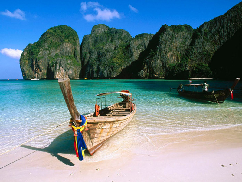 Take a day trip to Maya Bay from the movie the beach with Leonardo Dicaprio on a Thailand holiday