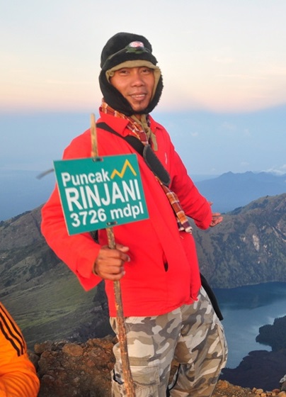 Our guide posing on top Mount Rinjani