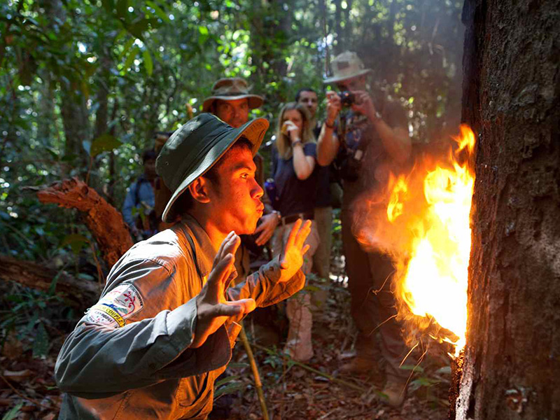 Guide in Ratanakiri enternaining tourists