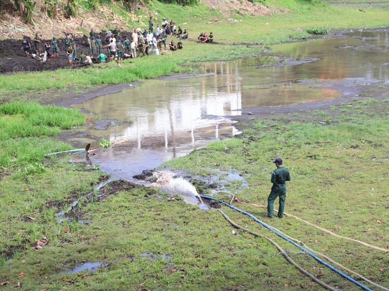 Apsara Authority digging in the Bakong temple pond