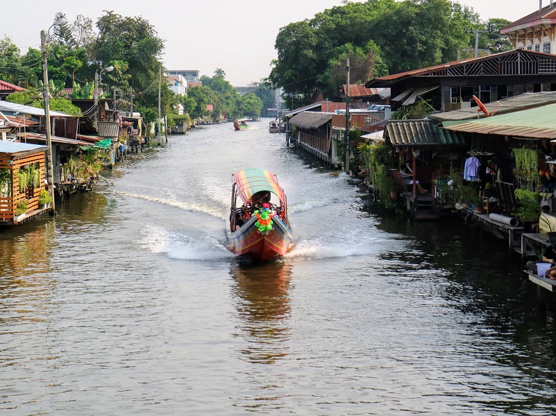 Thailand floating market group tour