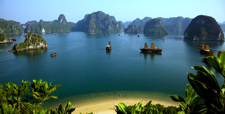 resized-Junk Boat Cruises – Vietnam (Ha Long Bay) 4 Star (1)